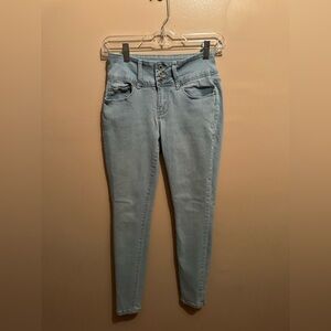Juniors California Vintage Washed Skinny Jeans